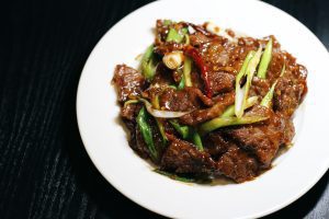 Bò xào Mông Cổ “chuẩn hàng”