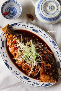 Hồng thiêu ngư 红烧鱼 – cá chiên sốt Trung Hoa